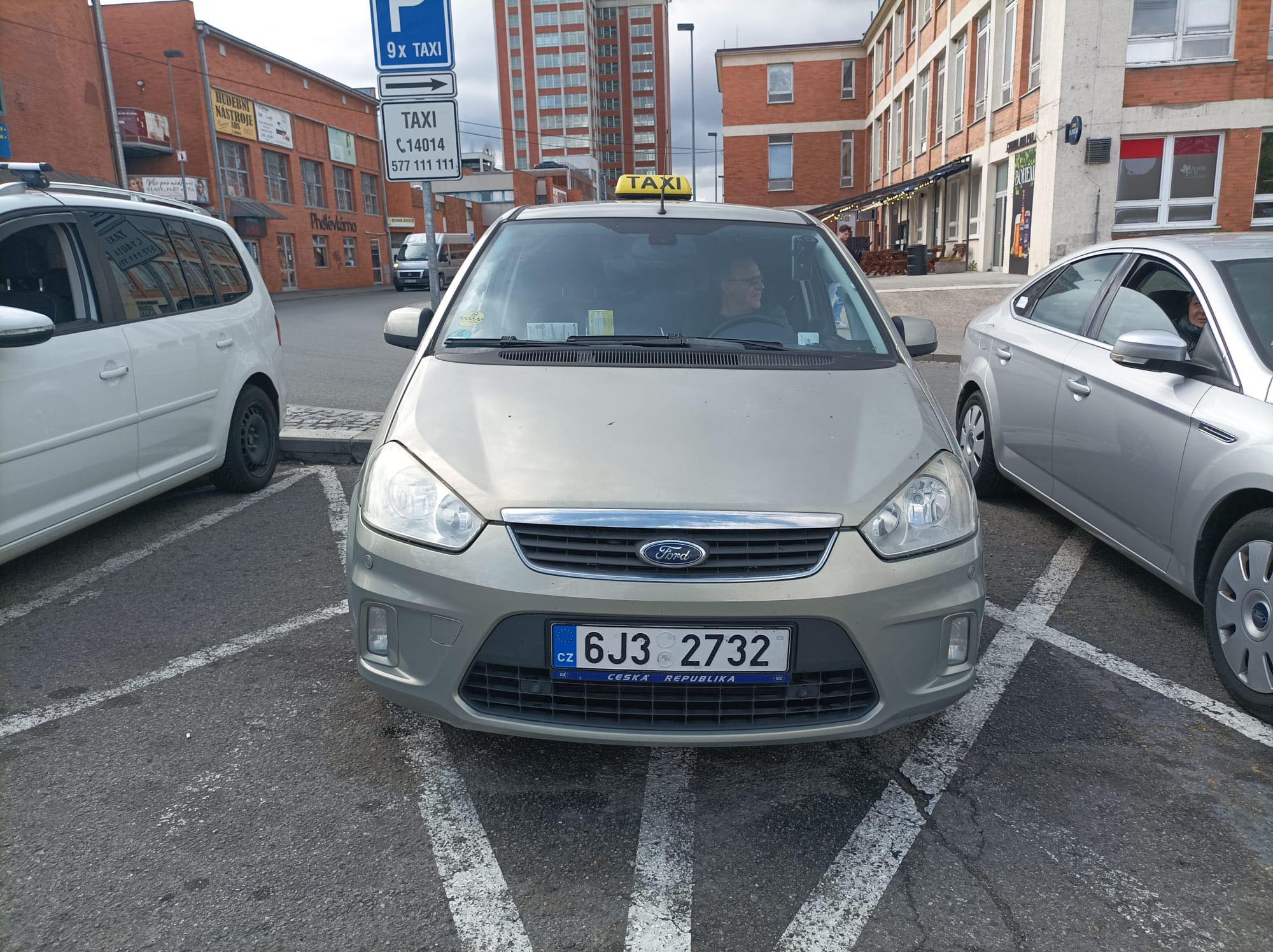Osobní vůz Škoda Superb